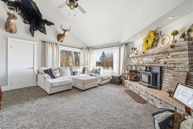 1615 Ulao PARKWAY S, Grafton, WI 53024