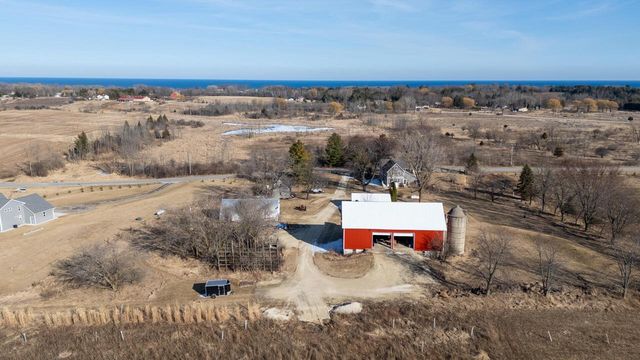 1615 Ulao PARKWAY S, Grafton, WI 53024