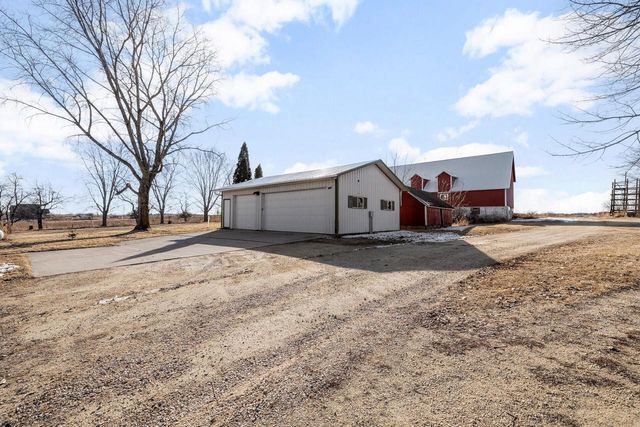 1615 Ulao PARKWAY S, Grafton, WI 53024