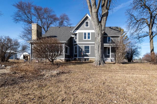 1615 Ulao PARKWAY S, Grafton, WI 53024