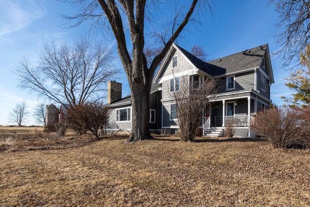 1615 Ulao PARKWAY S, Grafton, WI 53024