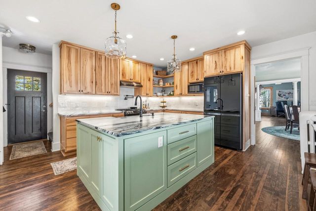 1615 Ulao PARKWAY S, Grafton, WI 53024