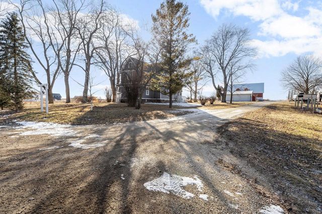 1615 Ulao PARKWAY S, Grafton, WI 53024