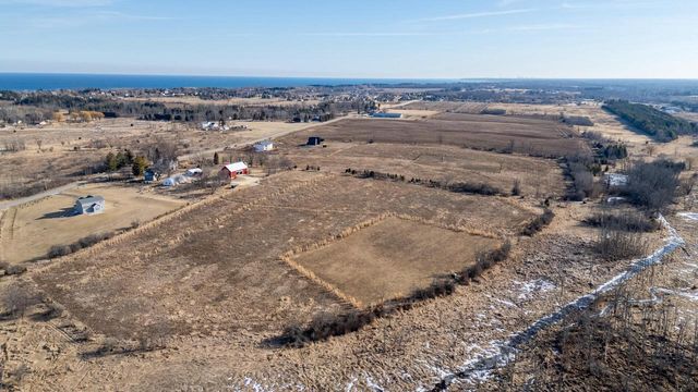 1615 Ulao PARKWAY S, Grafton, WI 53024