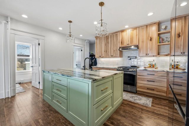 1615 Ulao PARKWAY S, Grafton, WI 53024