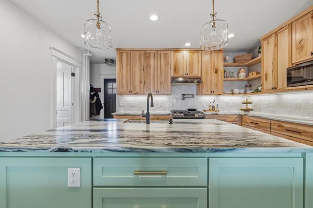 1615 Ulao PARKWAY S, Grafton, WI 53024