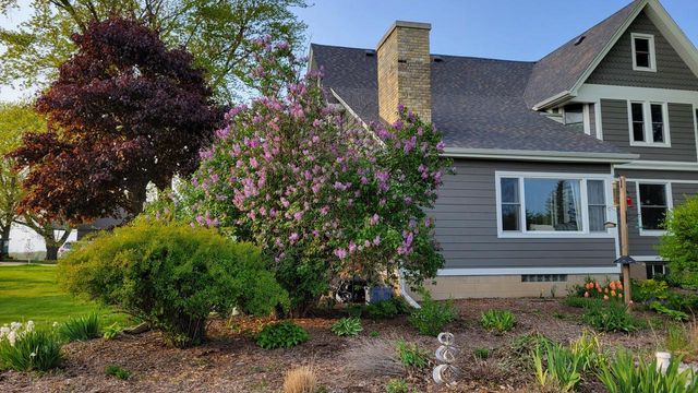 1615 Ulao PARKWAY S, Grafton, WI 53024