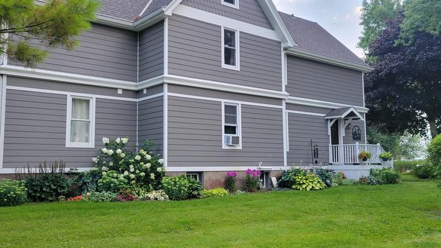 1615 Ulao PARKWAY S, Grafton, WI 53024