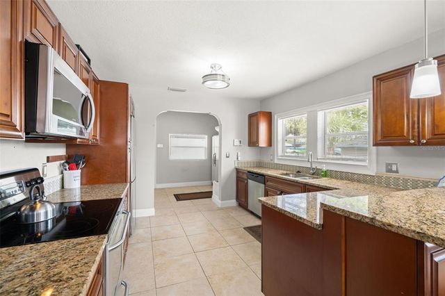 2511 W BRADDOCK STREET, Tampa, FL 33607