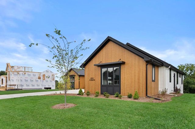 N50W18694 Woodfield WAY, Menomonee Falls, WI 53051