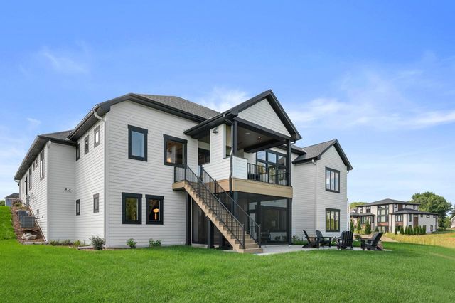 N50W18694 Woodfield WAY, Menomonee Falls, WI 53051