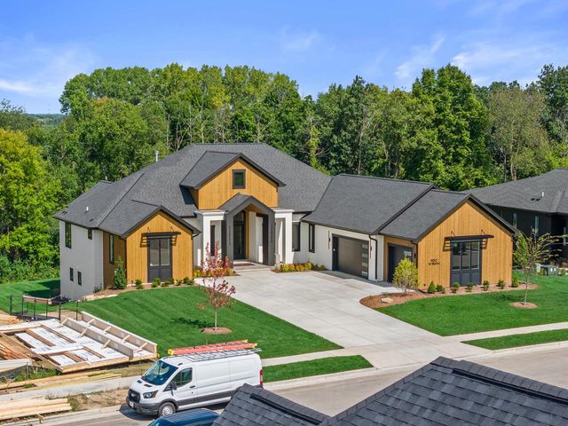 N50W18694 Woodfield WAY, Menomonee Falls, WI 53051