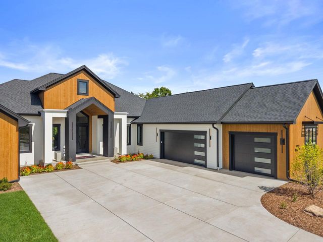 N50W18694 Woodfield WAY, Menomonee Falls, WI 53051