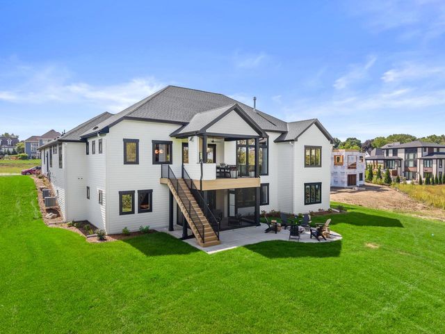 N50W18694 Woodfield WAY, Menomonee Falls, WI 53051