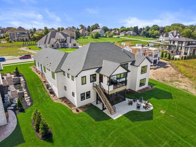 N50W18694 Woodfield WAY, Menomonee Falls, WI 53051