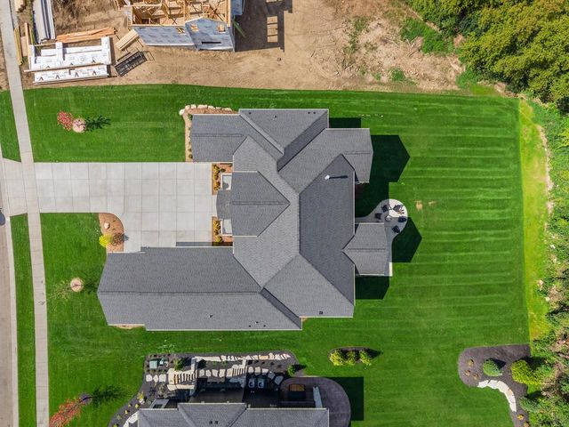 N50W18694 Woodfield WAY, Menomonee Falls, WI 53051