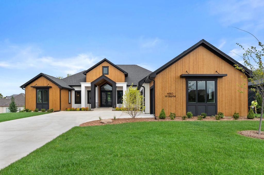N50W18694 Woodfield WAY, Menomonee Falls, WI 53051
