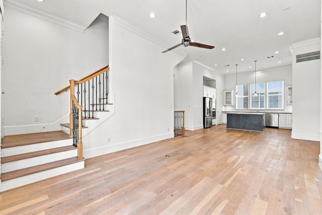9538 London Bridge Station, Houston, TX 77045
