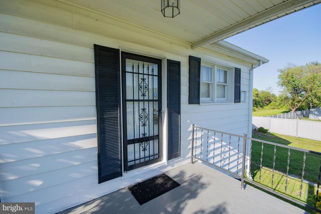 205 POINTFIELD DR, Harpers Ferry, WV 25425