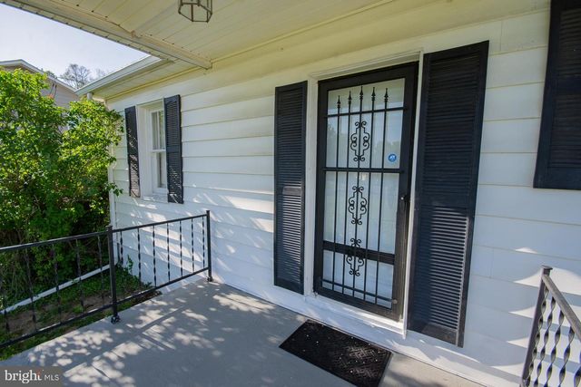 205 POINTFIELD DR, Harpers Ferry, WV 25425