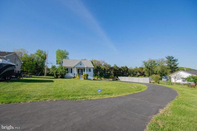 205 POINTFIELD DR, Harpers Ferry, WV 25425