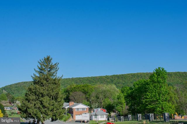 205 POINTFIELD DR, Harpers Ferry, WV 25425
