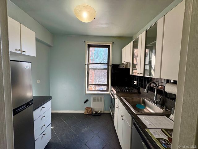 22424 Union Turnpike 4A, Oakland Gardens, NY 11364