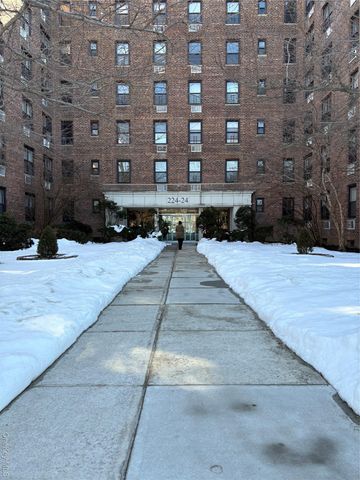 22424 Union Turnpike 4A, Oakland Gardens, NY 11364