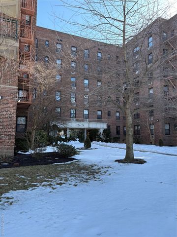 22424 Union Turnpike 4A, Oakland Gardens, NY 11364