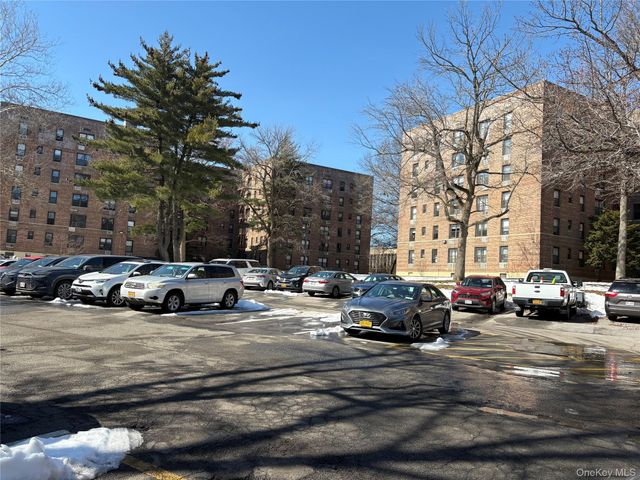 22424 Union Turnpike 4A, Oakland Gardens, NY 11364