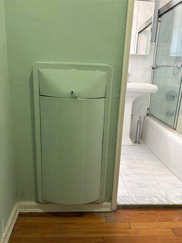 22424 Union Turnpike 4A, Oakland Gardens, NY 11364