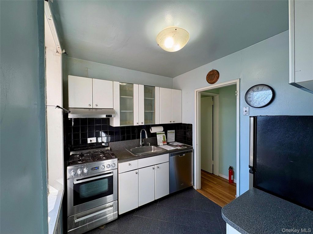 22424 Union Turnpike 4A, Oakland Gardens, NY 11364