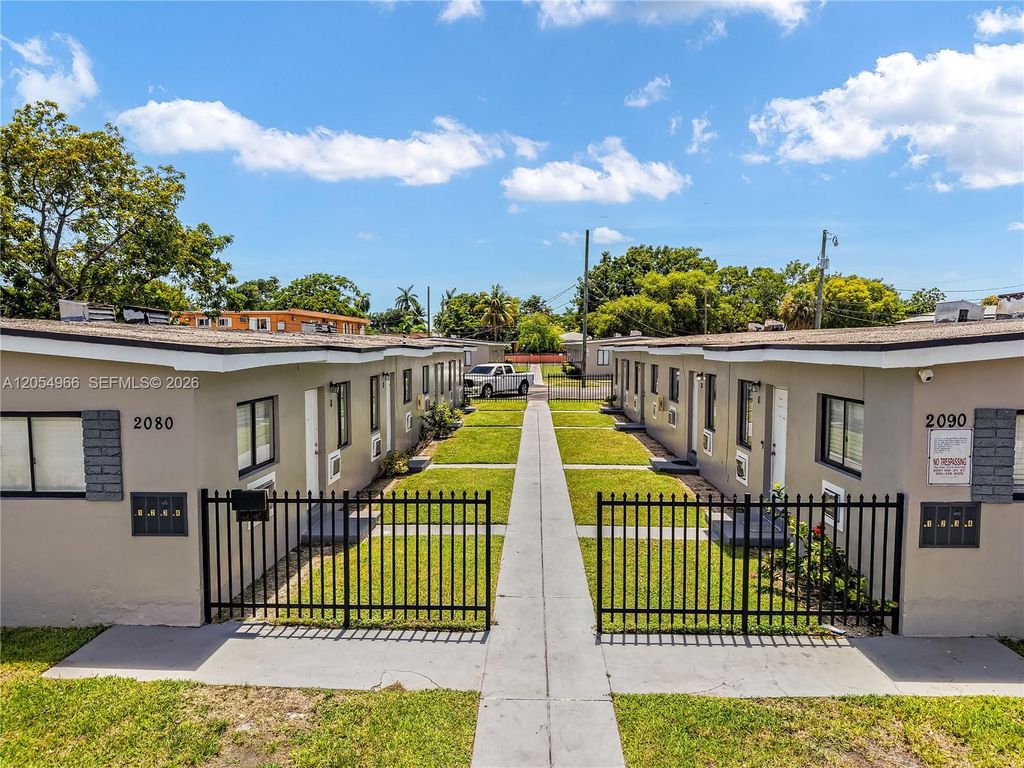 2090 NW 31st St, Miami, FL 33142