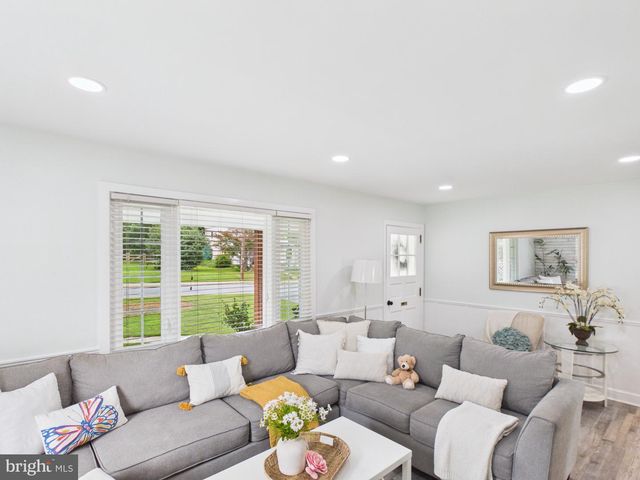 152 ELIZABETH ST, Millersville, PA 17551