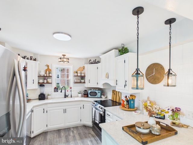 152 ELIZABETH ST, Millersville, PA 17551