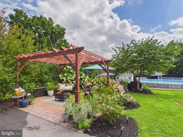 152 ELIZABETH ST, Millersville, PA 17551
