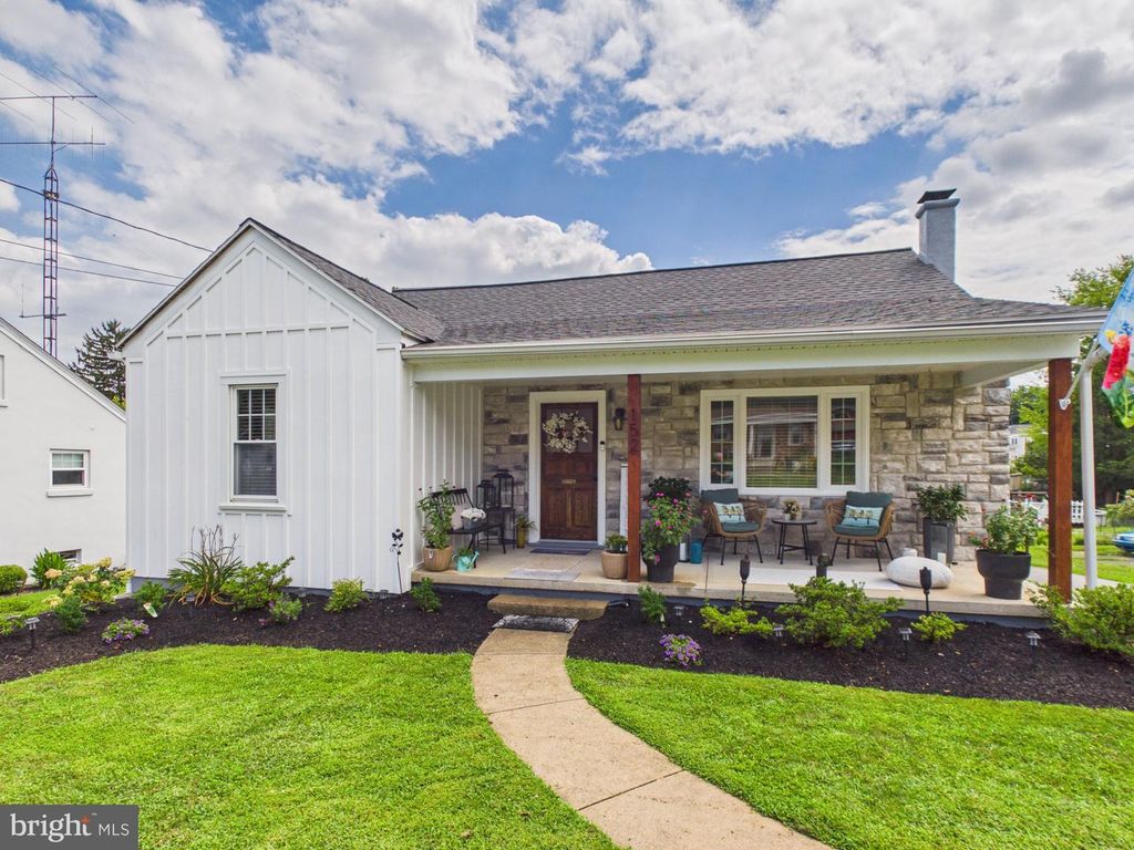 152 ELIZABETH ST, Millersville, PA 17551