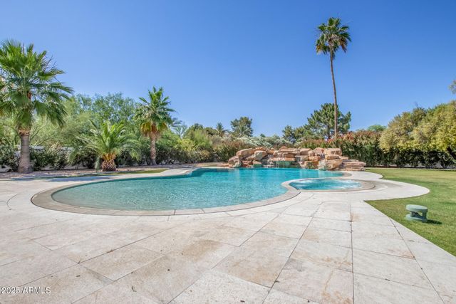 9128 N 55TH Street, Paradise Valley, AZ 85253