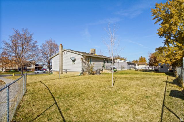 1214 N 700 W, Clinton, UT 84015