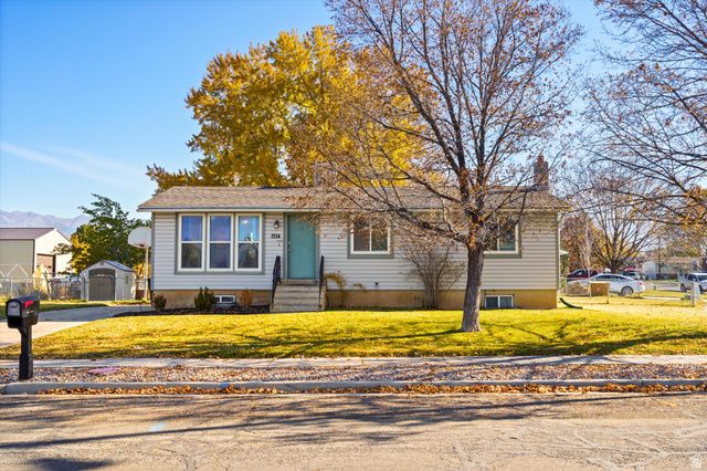 1214 N 700 W, Clinton, UT 84015