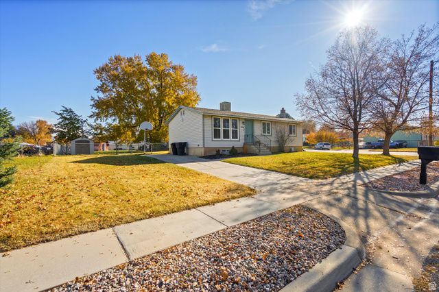 1214 N 700 W, Clinton, UT 84015