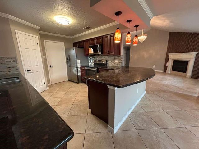 608 Pebbleshire Drive, Houston, TX 77062