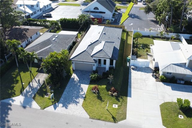 756 108th AVE N, Naples, FL 34108