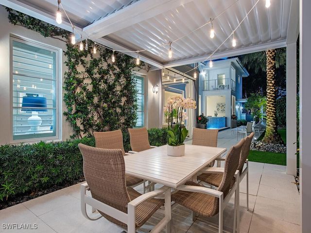 501 2nd AVE N, Naples, FL 34102