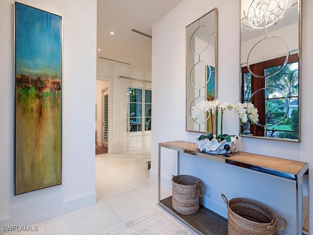 501 2nd AVE N, Naples, FL 34102