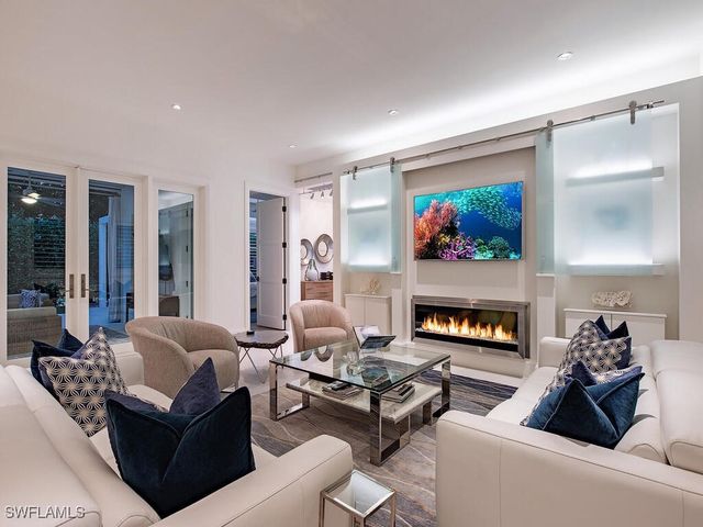 501 2nd AVE N, Naples, FL 34102