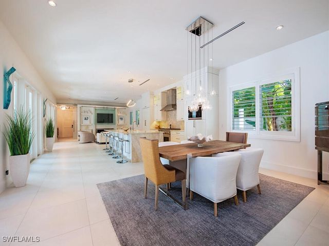 501 2nd AVE N, Naples, FL 34102