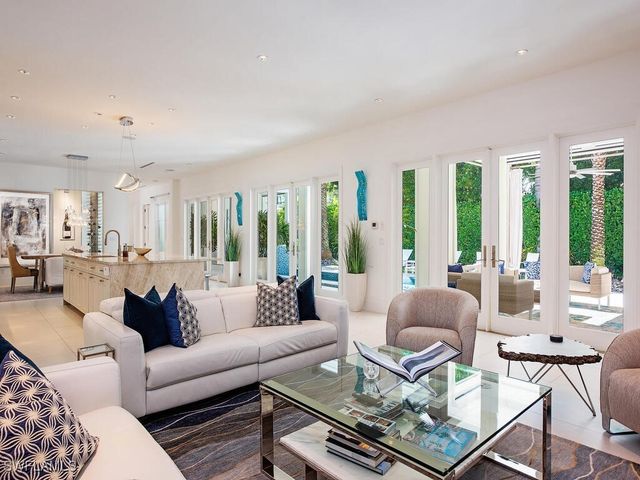 501 2nd AVE N, Naples, FL 34102