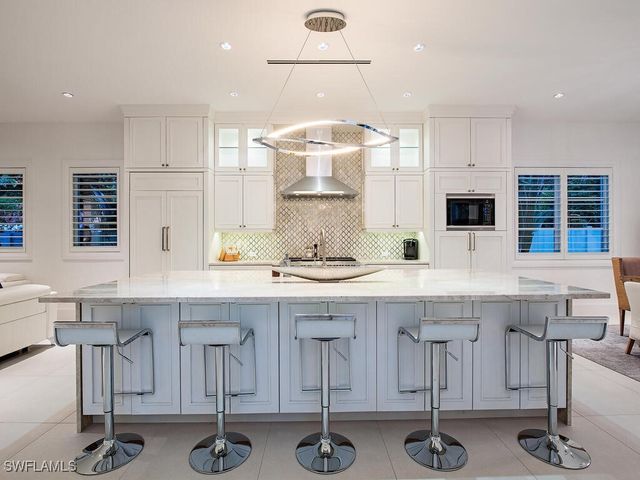 501 2nd AVE N, Naples, FL 34102