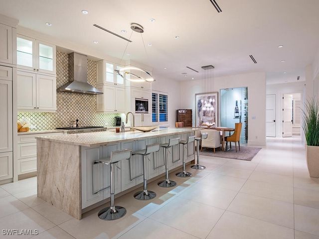 501 2nd AVE N, Naples, FL 34102